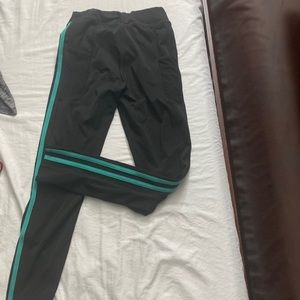 Back POP fit leggings with teal stripe.